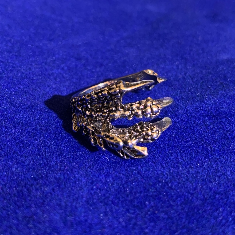 Size: 6/7 Claw Cuff Ring